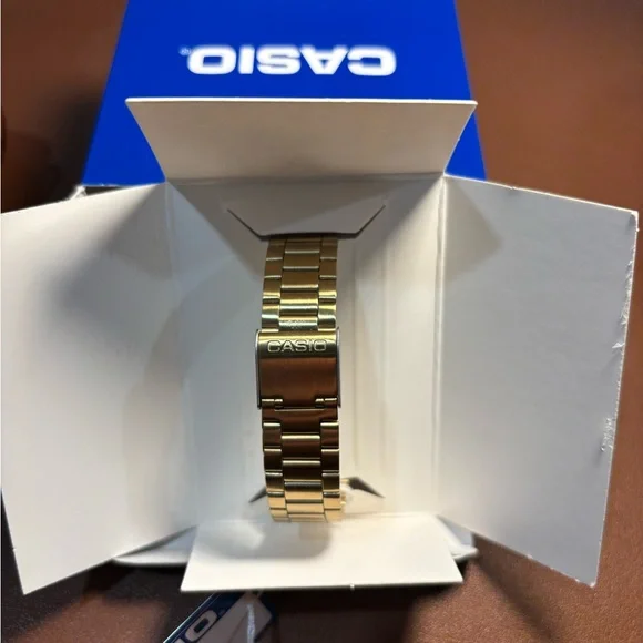 Gold Rectangular Casio - Picture 5 of 7